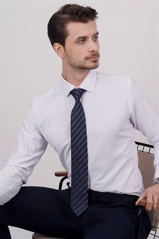 Gömlek Kravat Seti (Hediye Kutusunda Lacivert Çizgi Desenli Kravat & Beyaz Armür Slimfit Gömlek)